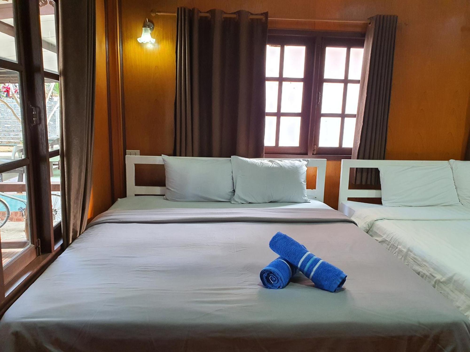 Benjaporn Resort Ko Si Chang