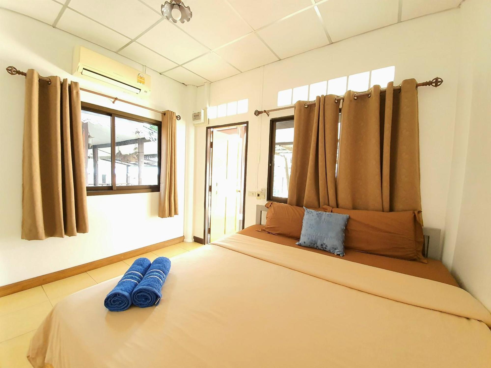 Benjaporn Resort Ko Si Chang