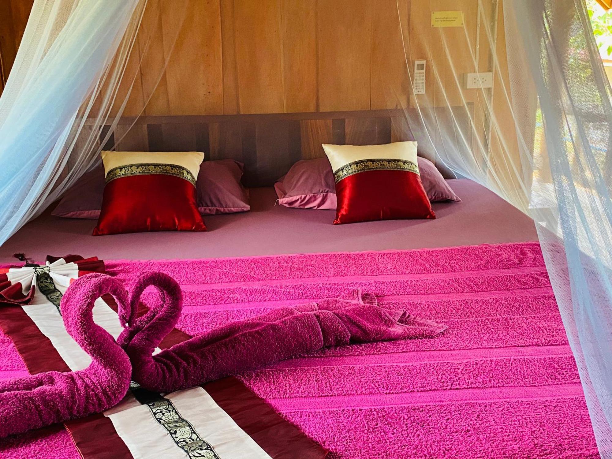 Nadia Kohjum Resort 2*