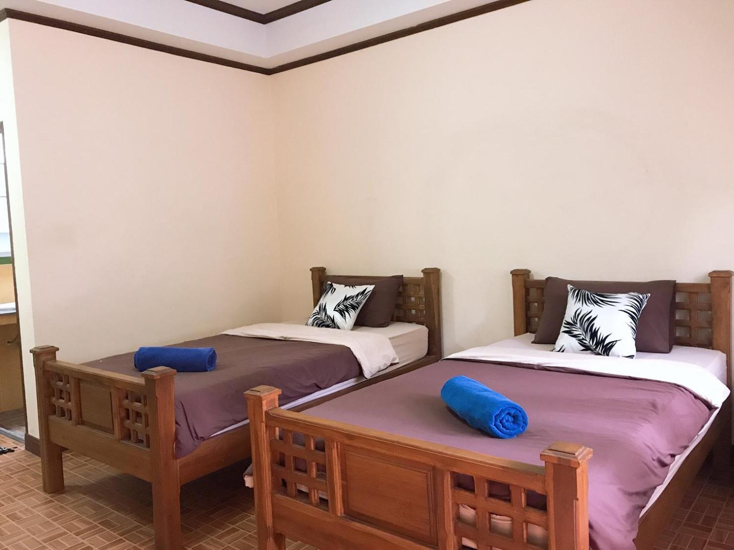 Jungle Hut & Hotel Haad Chao Phao