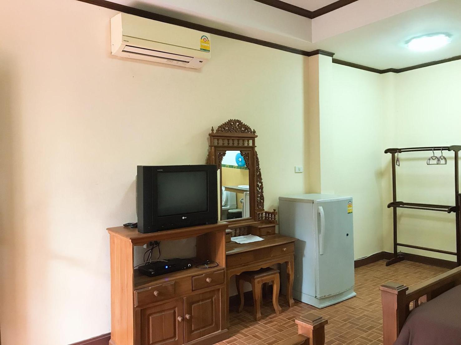 Jungle Hut & 2* Haad Chao Phao