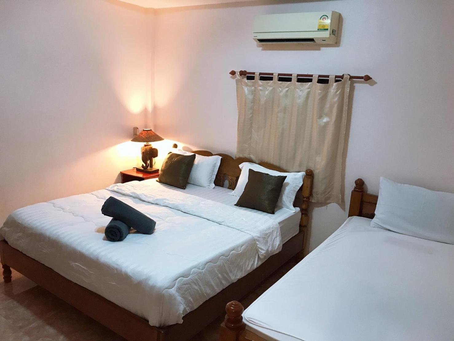 Jungle Hut & Hotel Haad Chao Phao