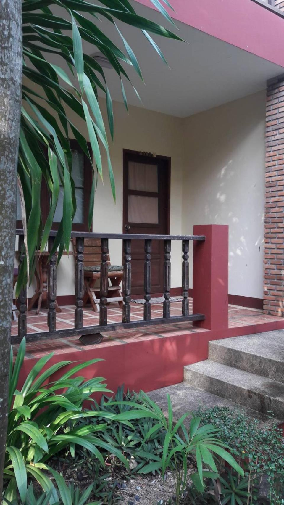Jungle Hut & Hotel Haad Chao Phao