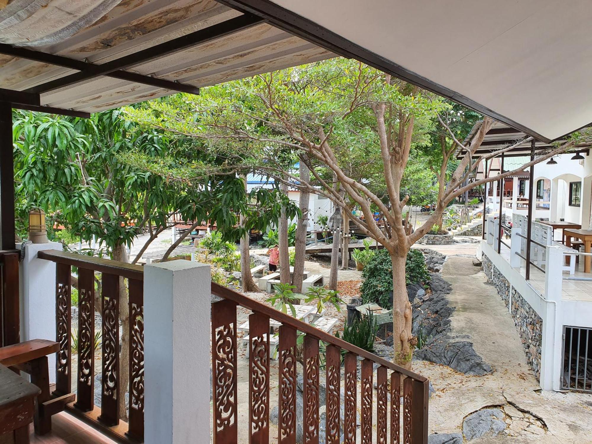Resort Benjaporn Ko Si Chang