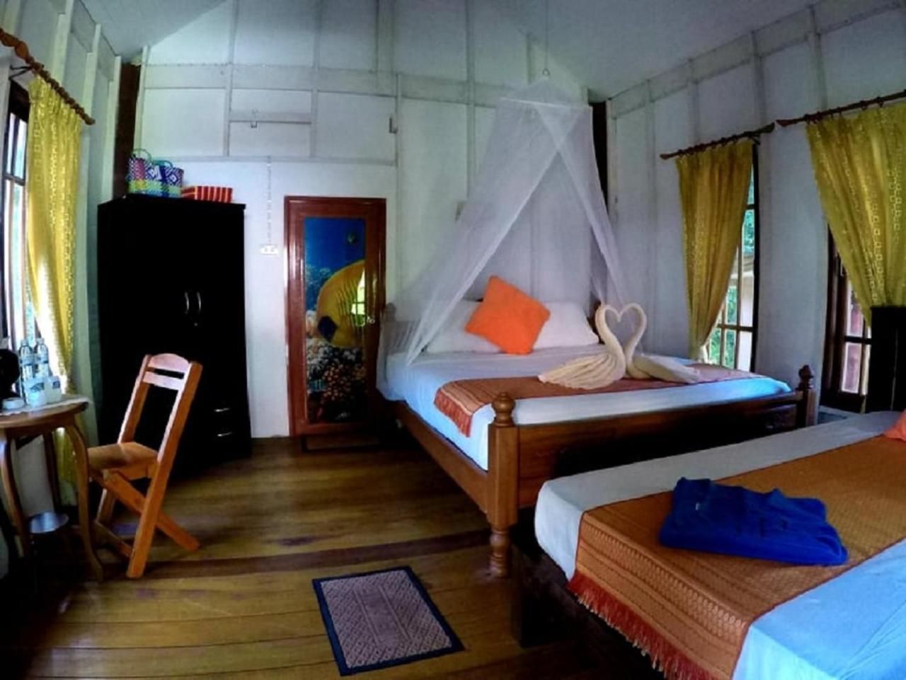 Coral Bay * Koh Jum