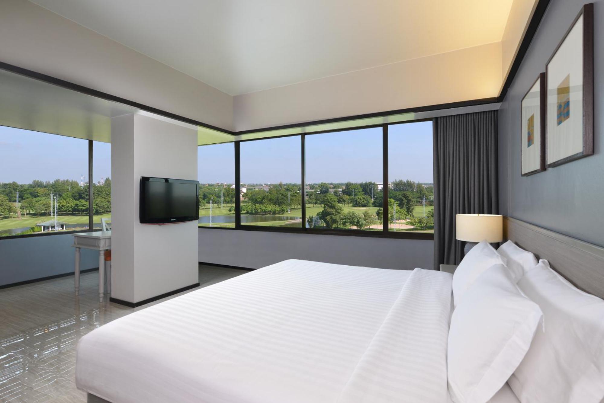 Tinidee Bangkok Golf Club - Sha Certified Resort