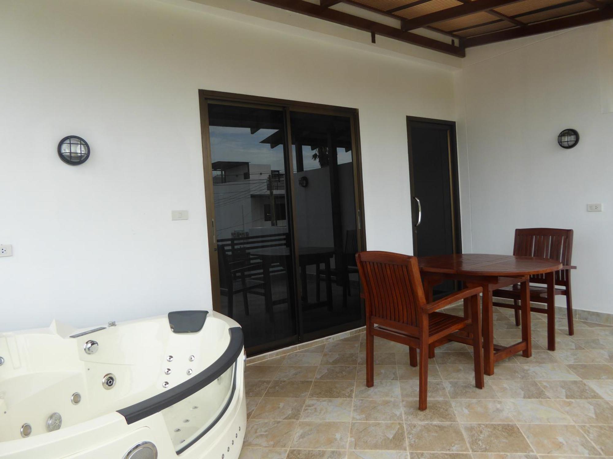 Oasis Garden & Pool At Vip 3*
