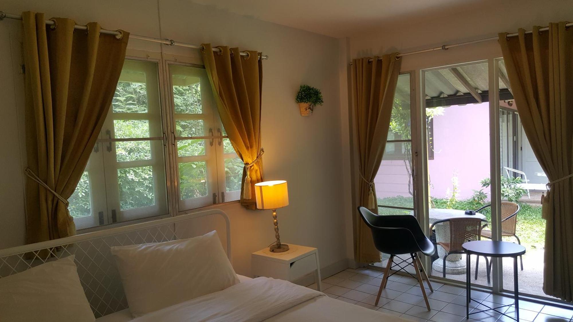 Baan Kratom Tong By The Sea Holiday home