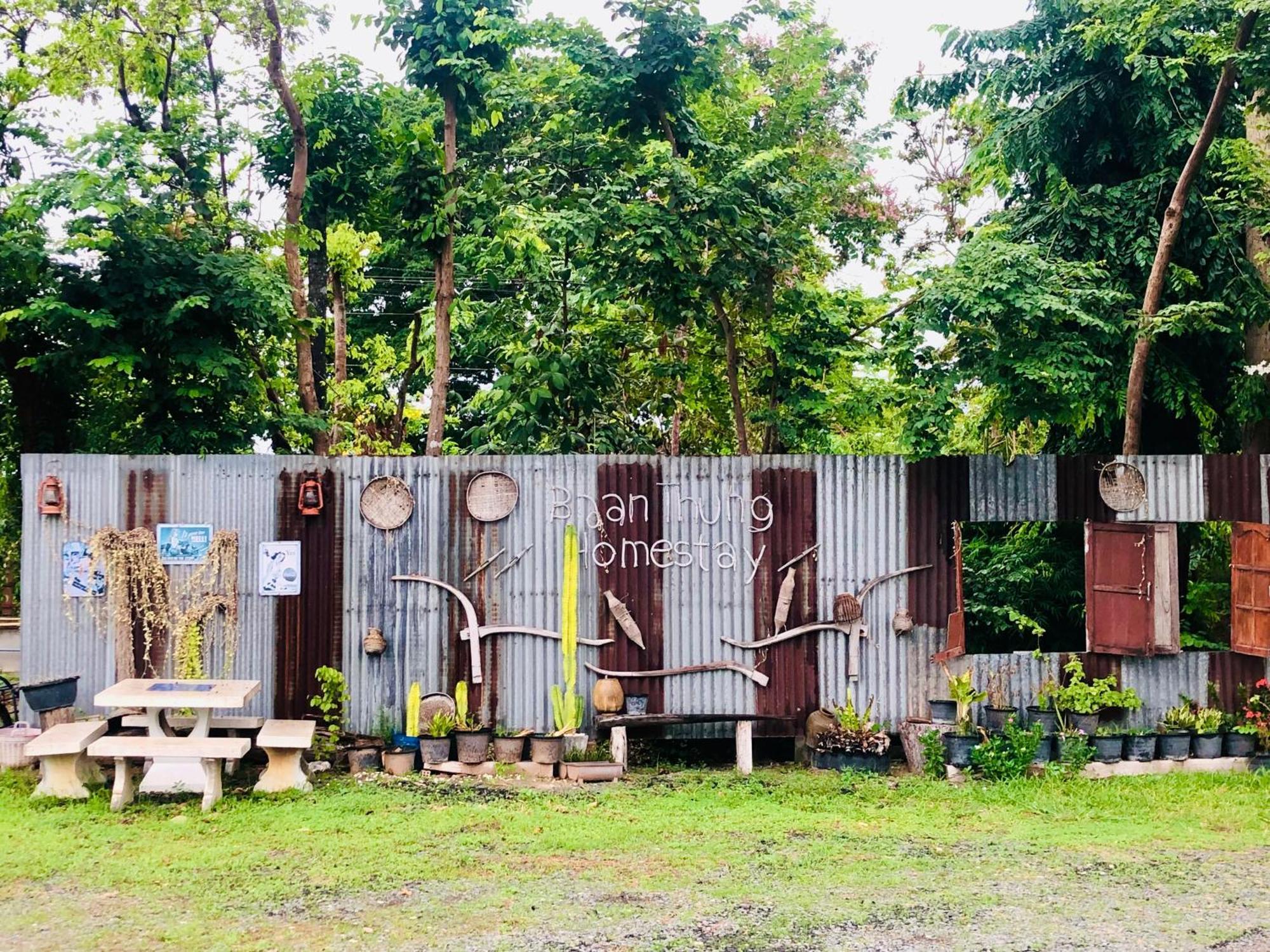 Baan Thung *