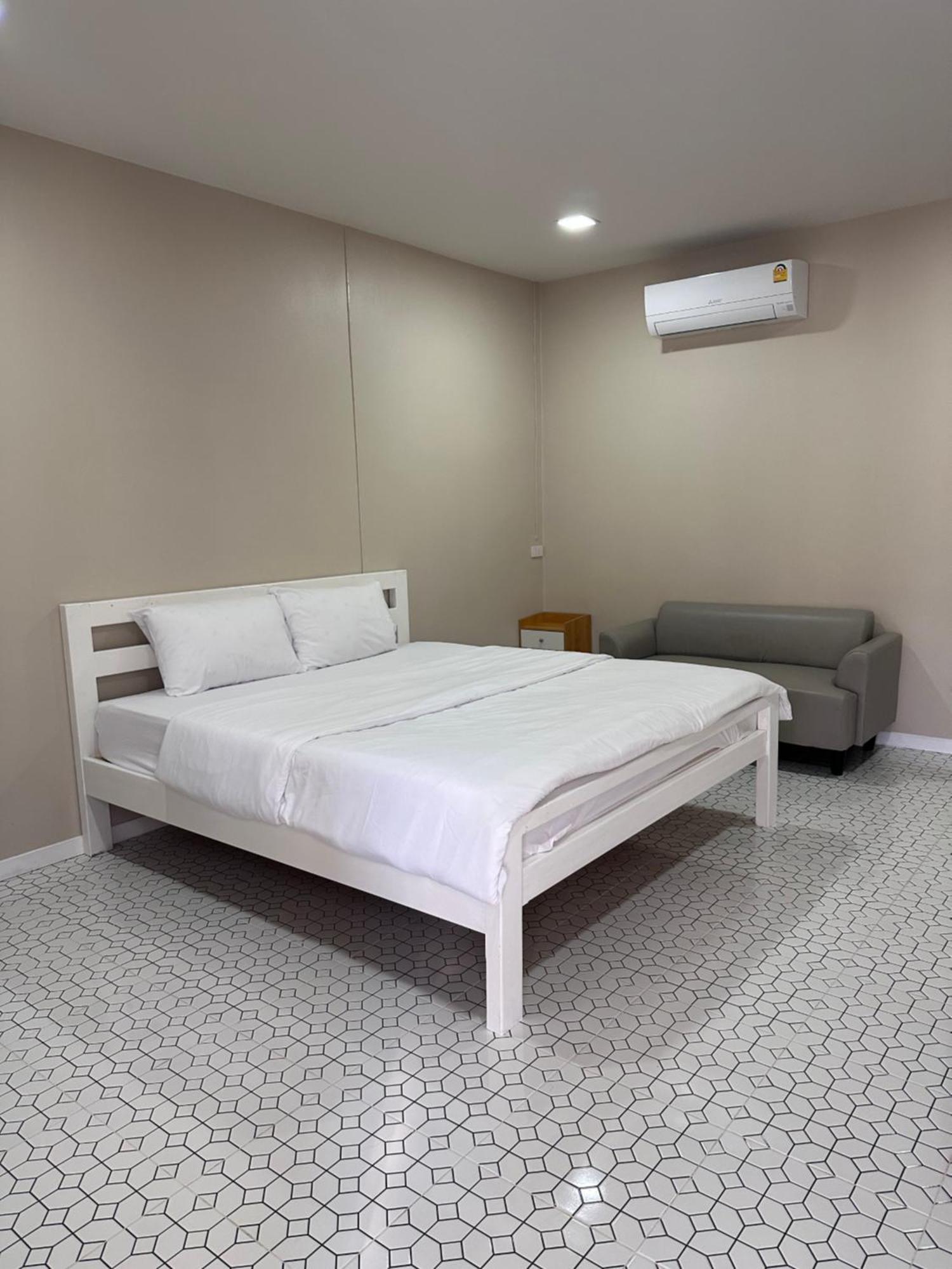 Juni House * Chumphon