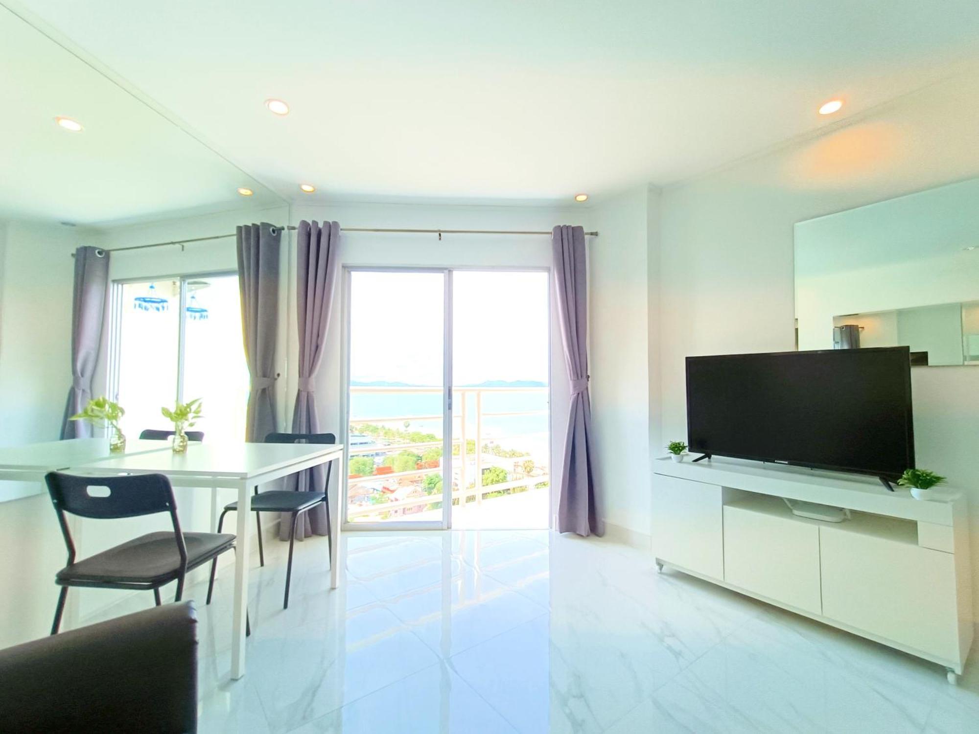 Sea View Beachfront Pattaya Apartment