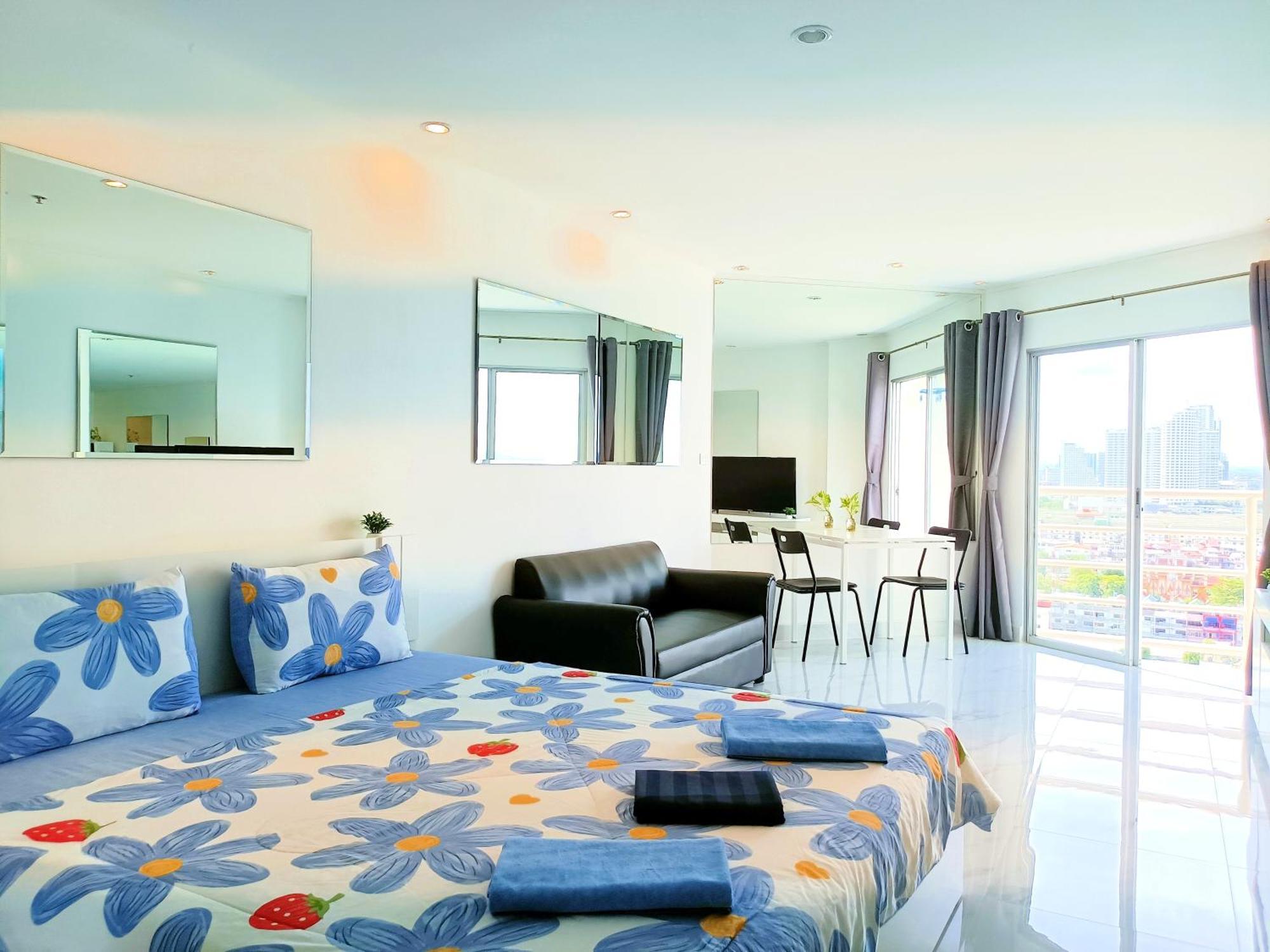 Sea View Beachfront Pattaya Apartment