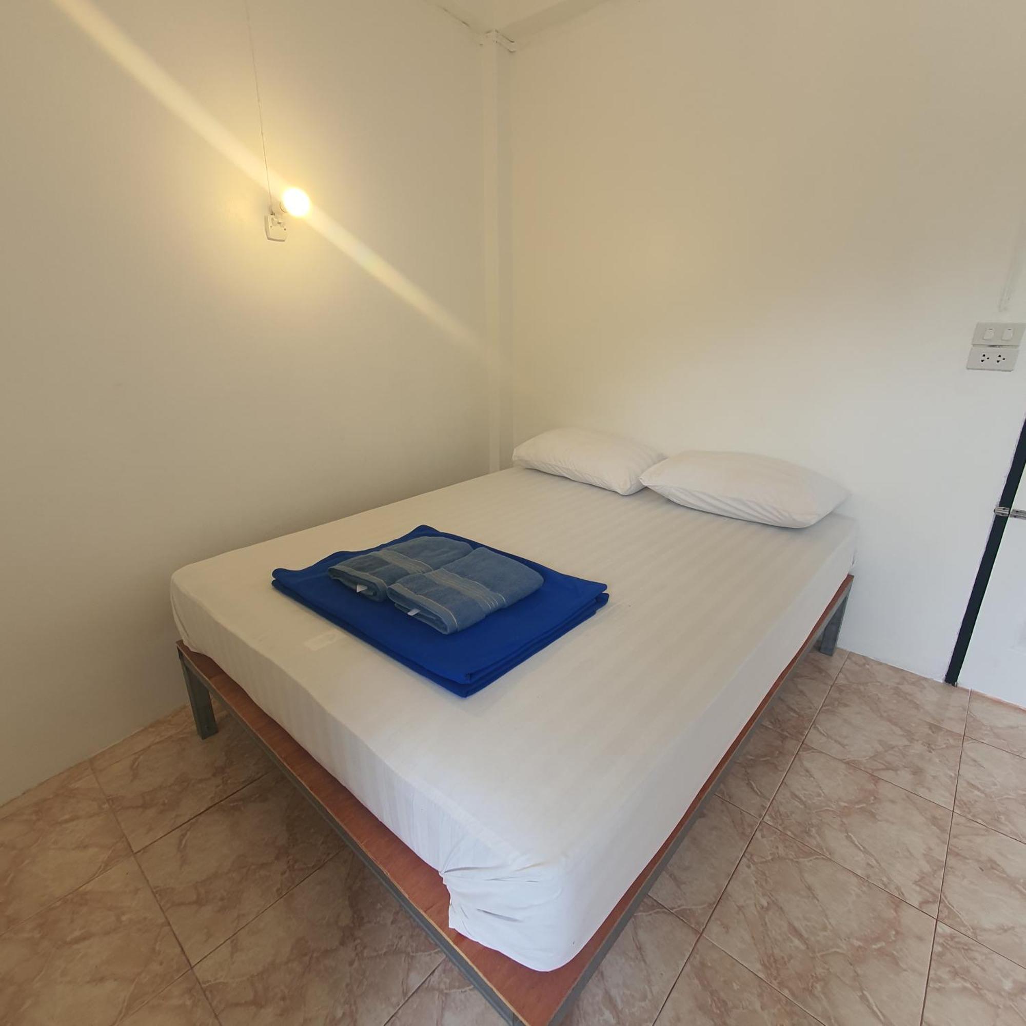 8 Homestel Hostel *