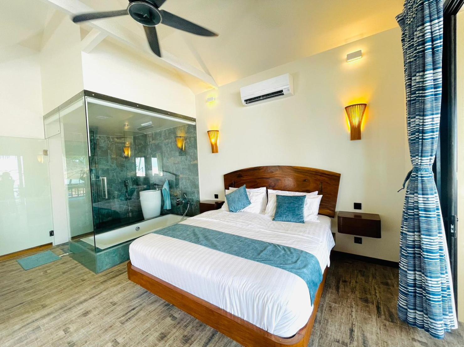 Resort Absolute Beachfront 4*
