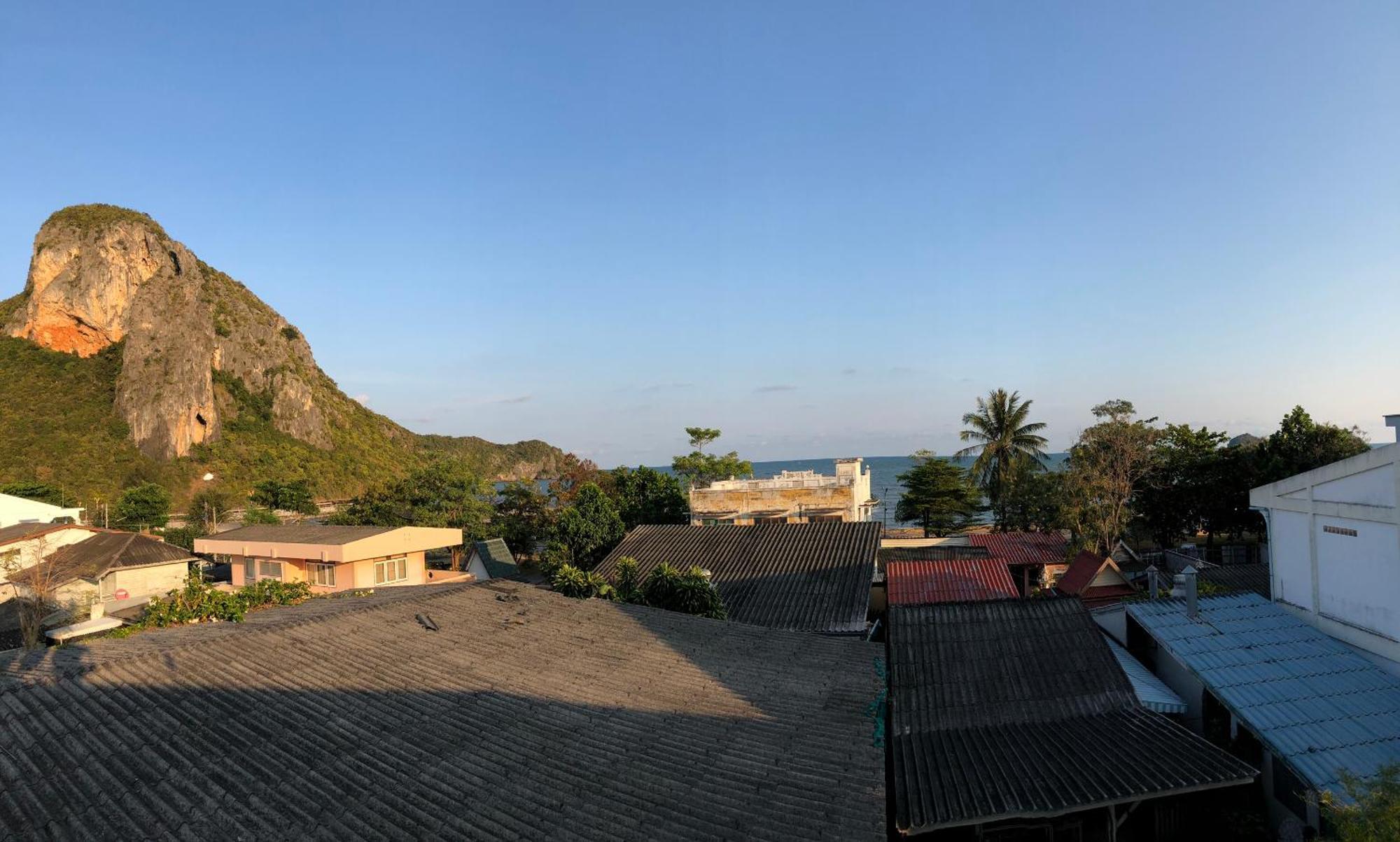 ฟ้าทะลายโจรรีสอร์ท 2* Prachuap Khiri Khan