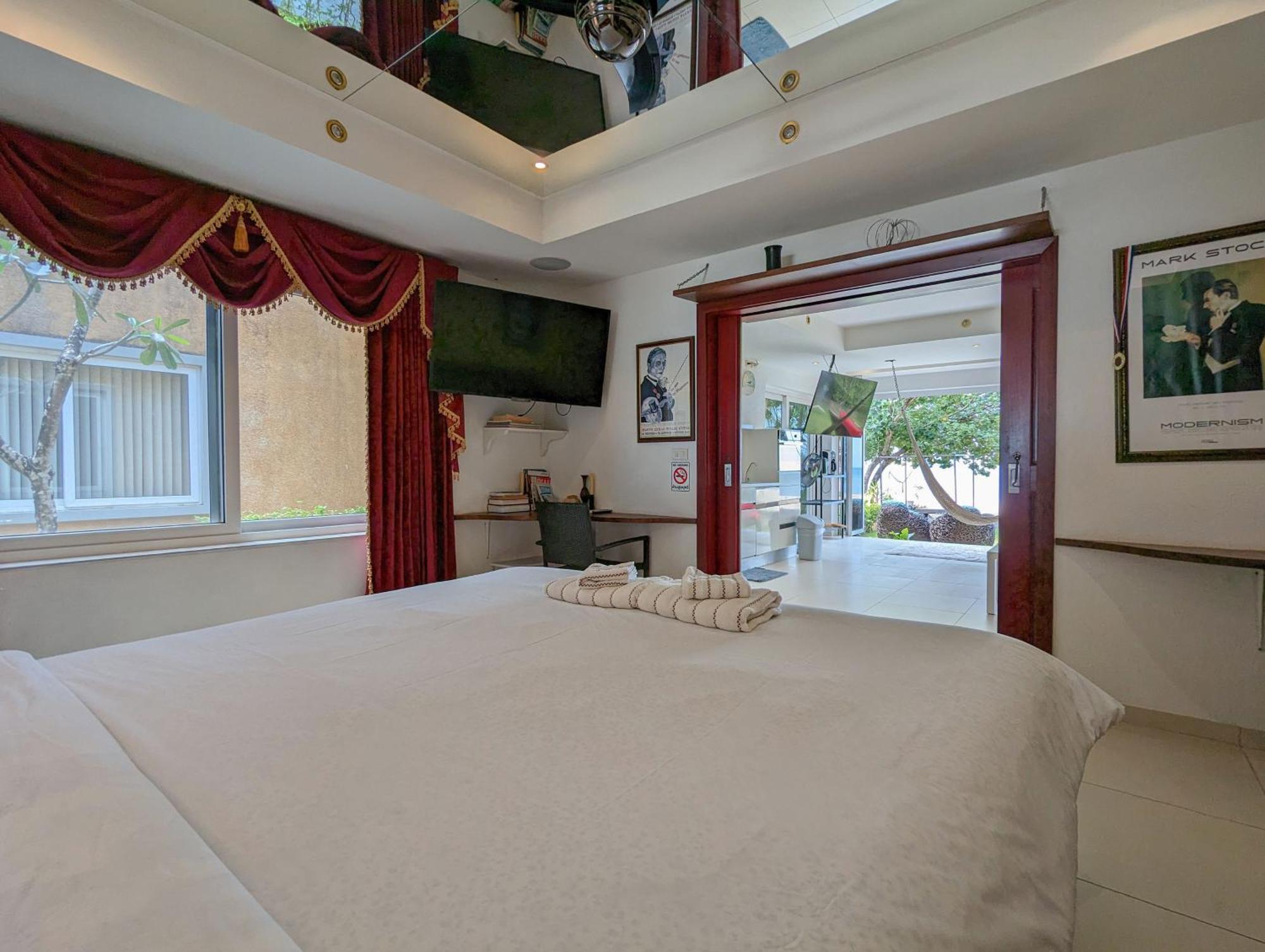Beachfront Magic 6a Villa