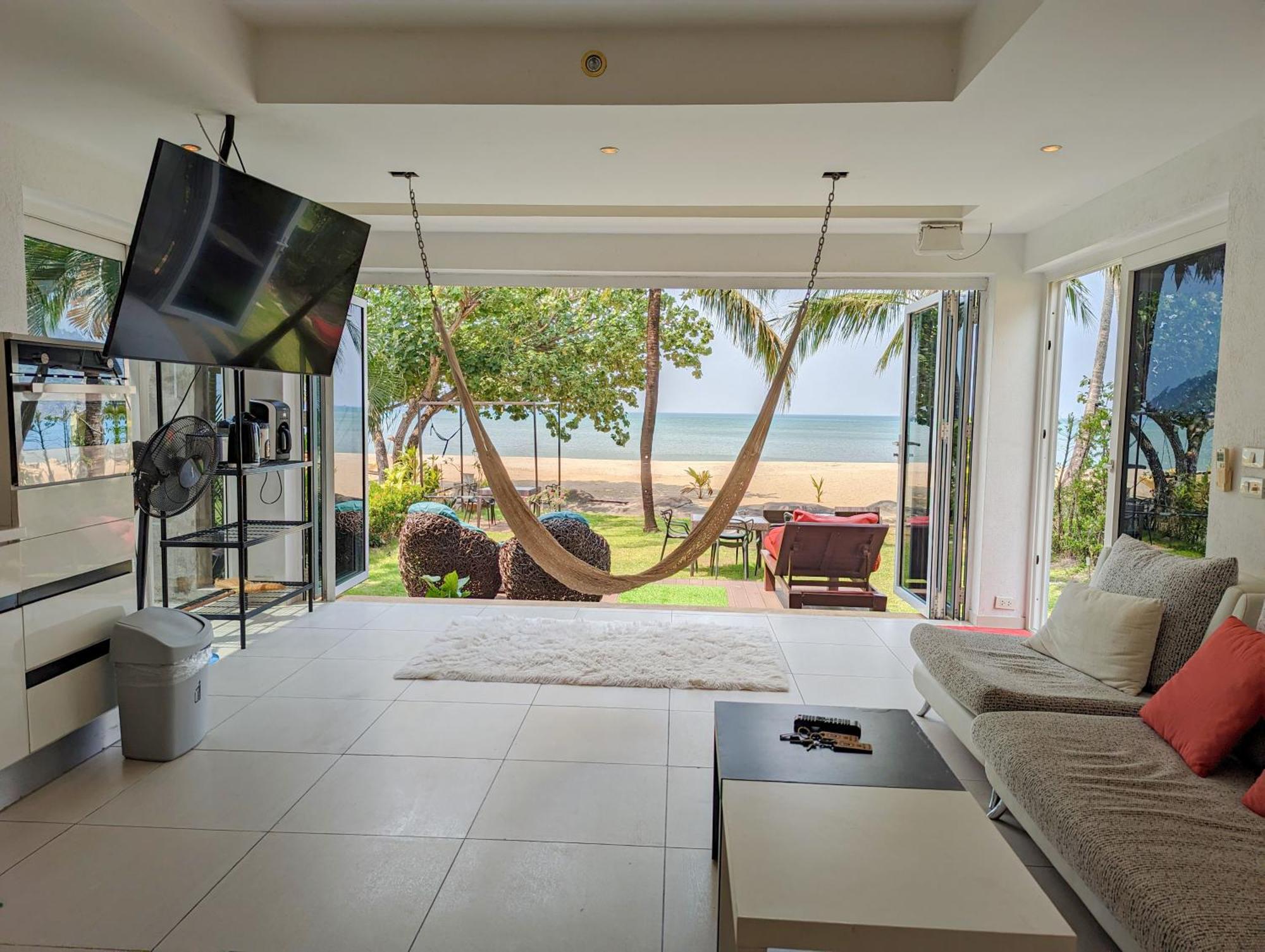 Beachfront Magic 6a Villa *