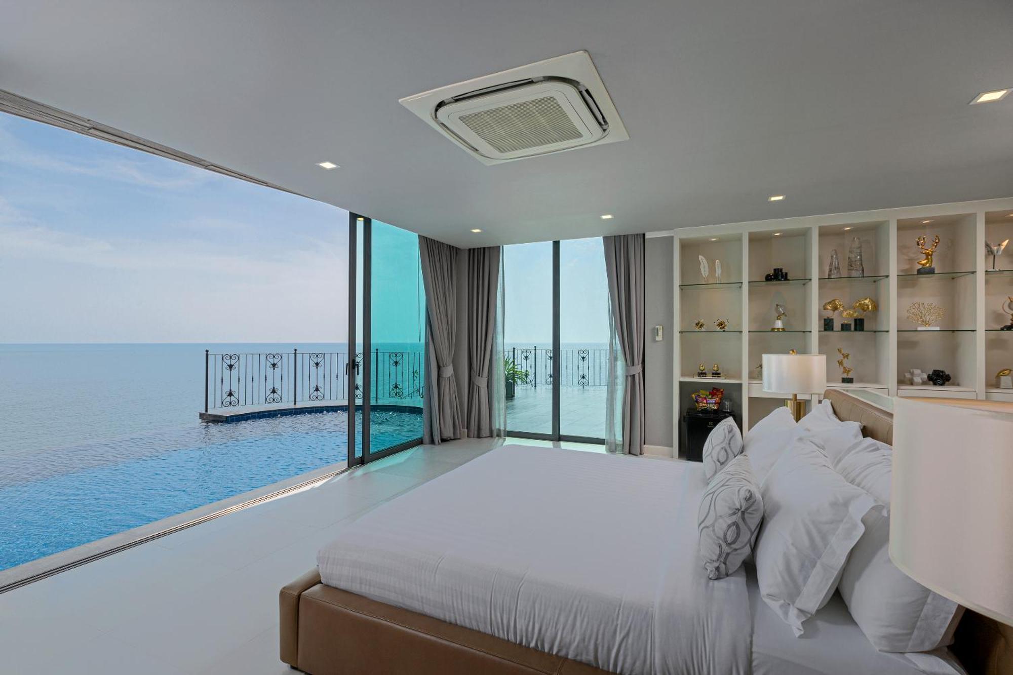 W Luxury Villa