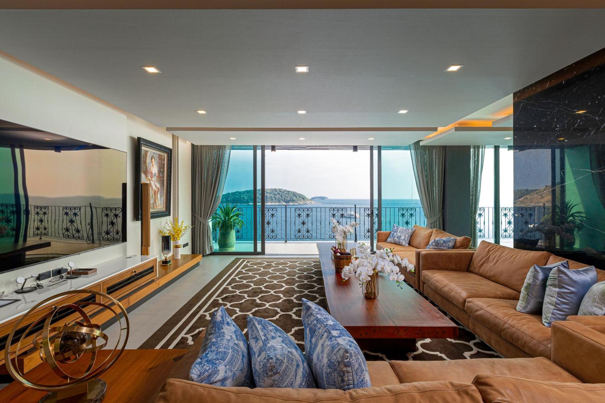 W Luxury Villa *