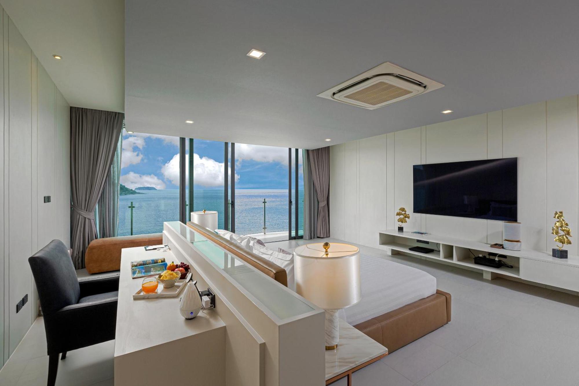 W Luxury Villa *