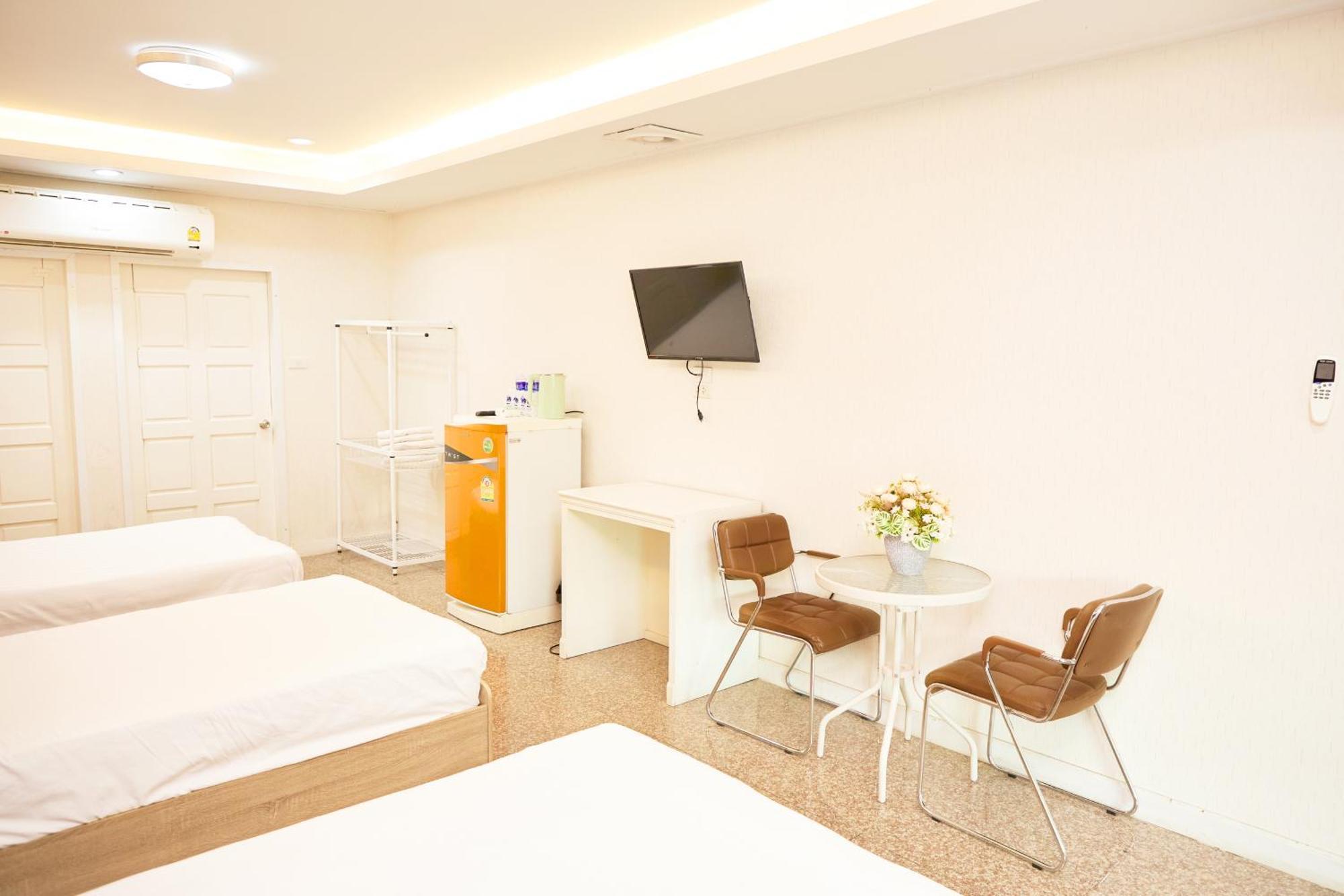 Resort Baan Dara Sara Buri