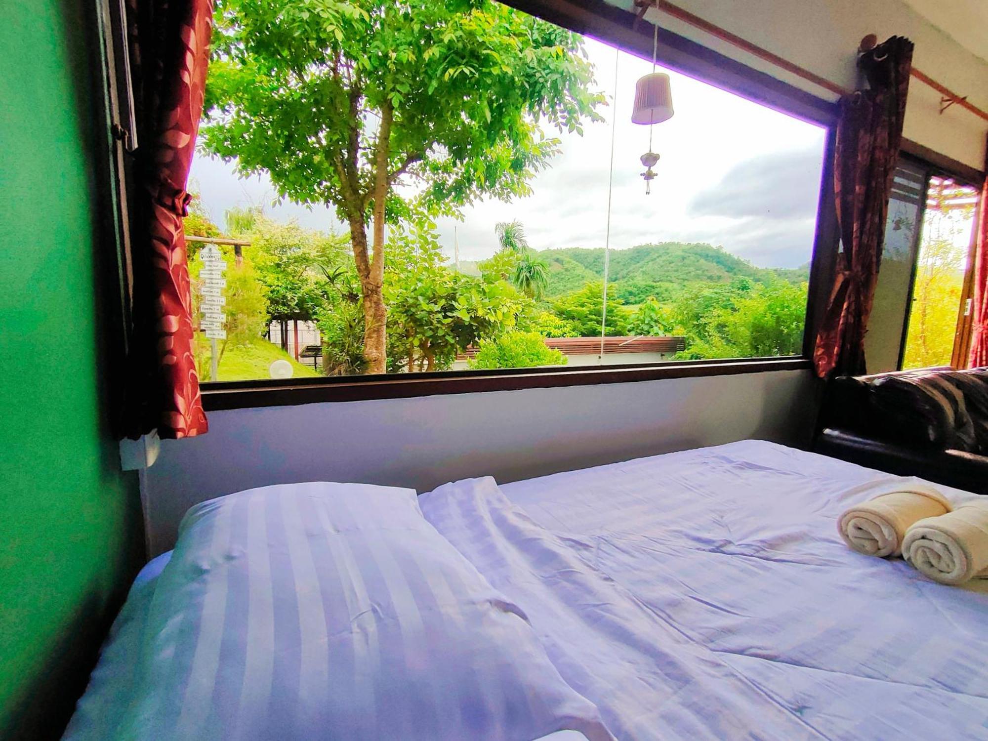 Baan Mai Hom * Suan Phueng