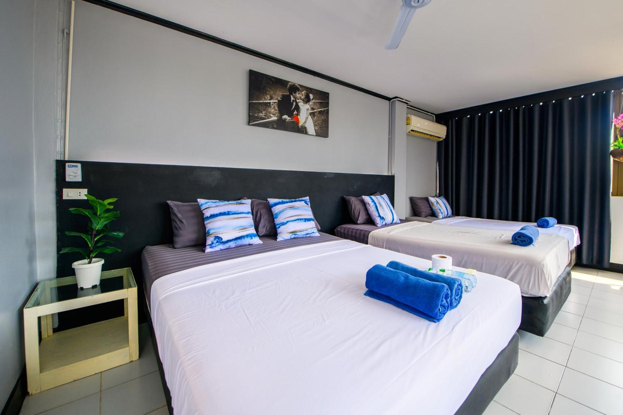 Happy - Beachfront Hotel