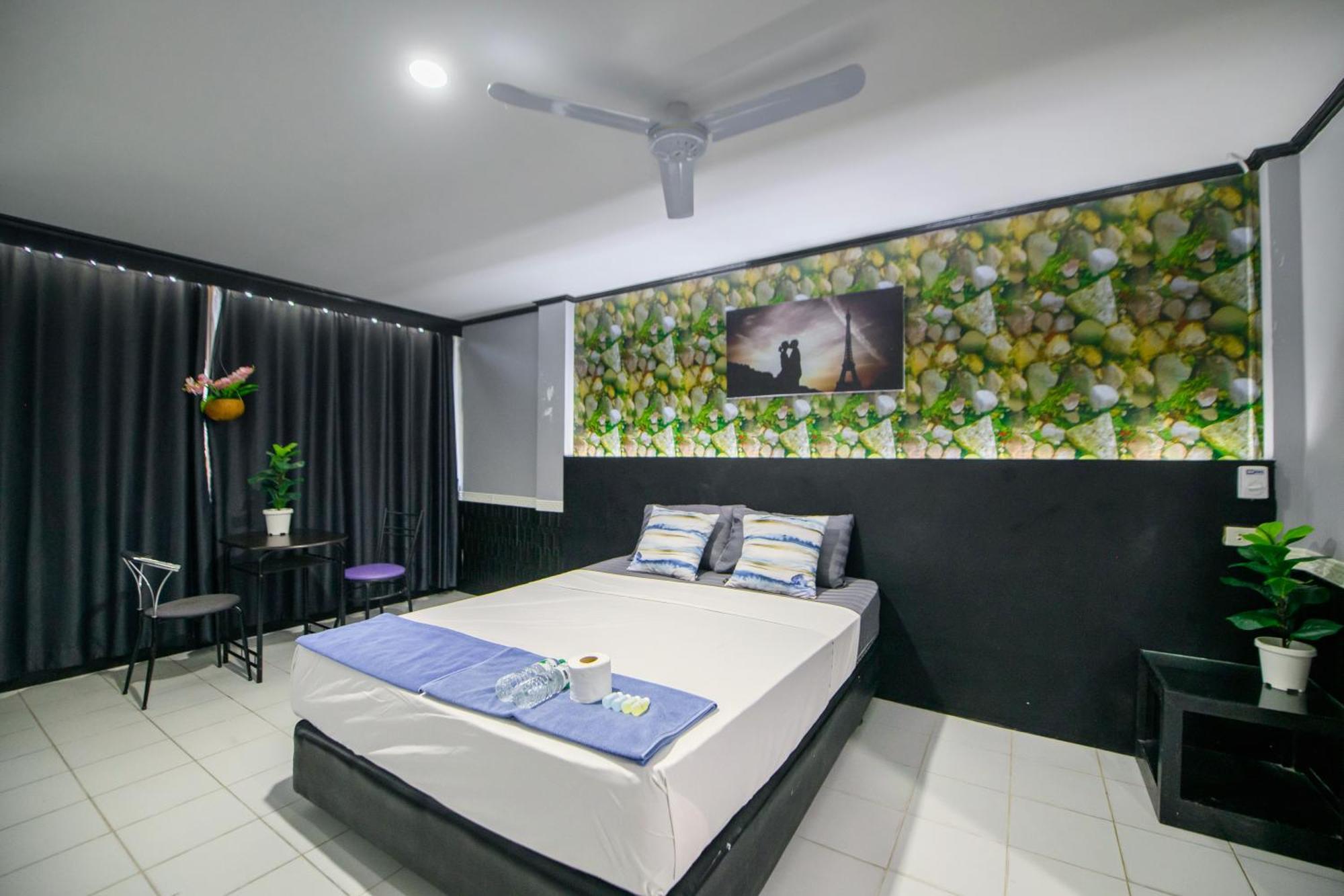 Hotel Happy - Beachfront