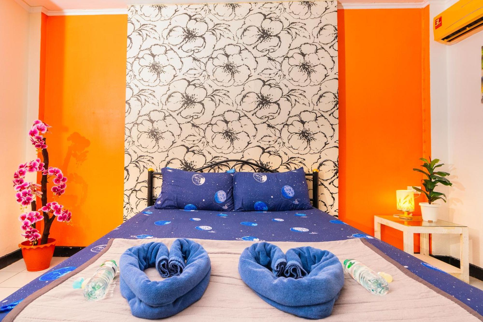 Happy - Beachfront Hotel