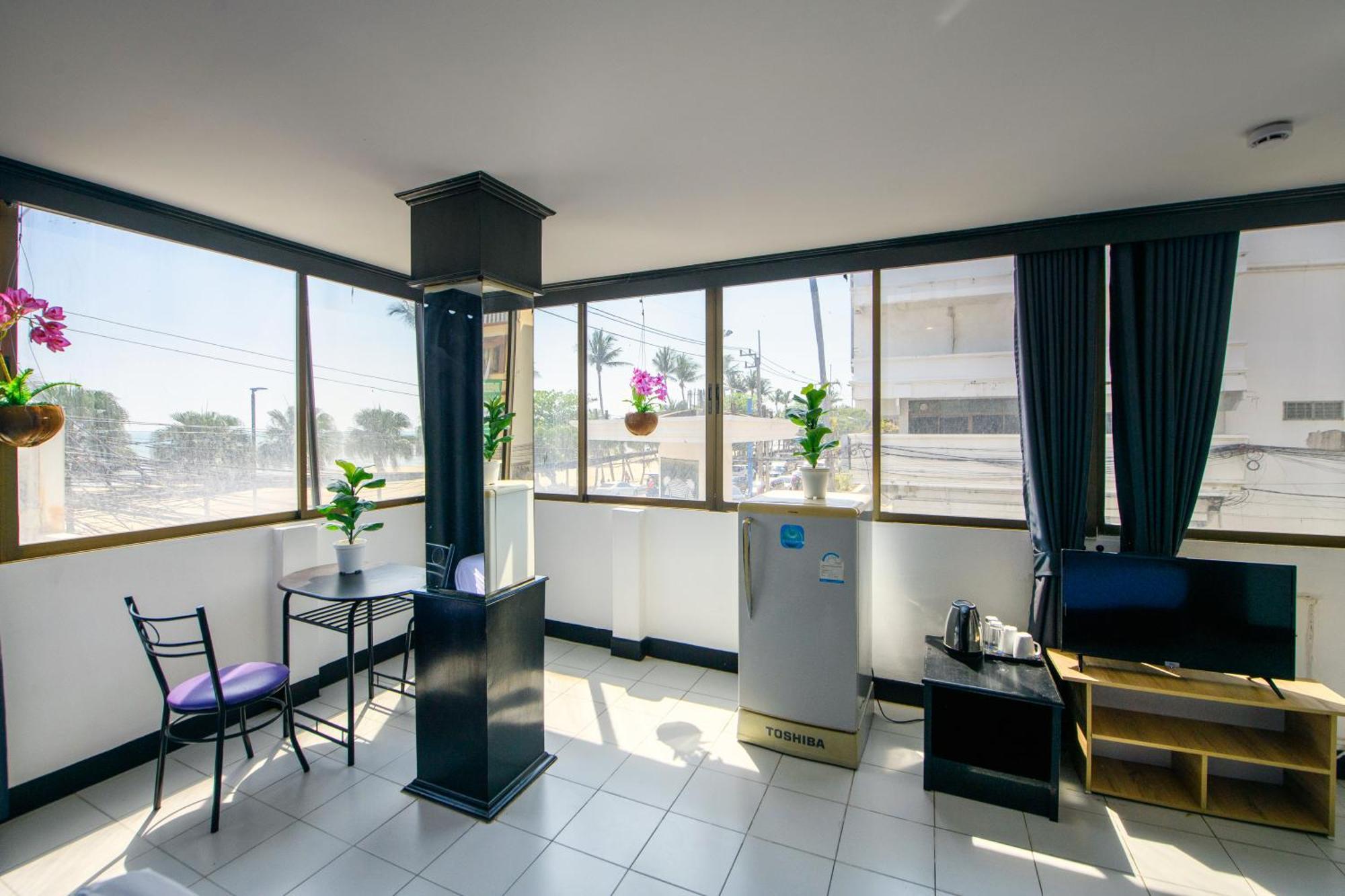 Hotel Happy - Beachfront 3*
