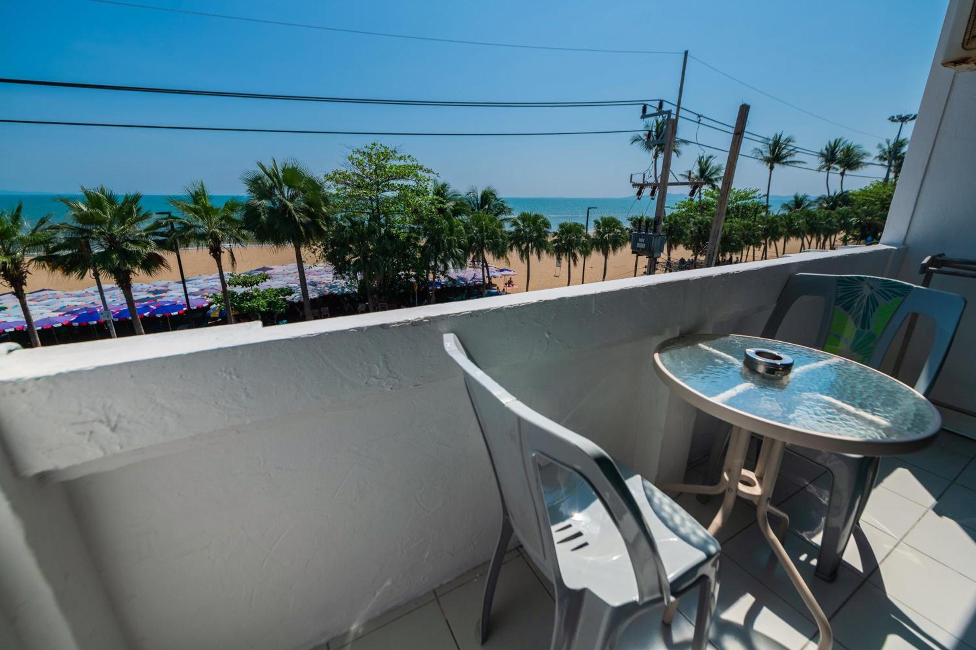Hotel Happy - Beachfront Jomtien Beach