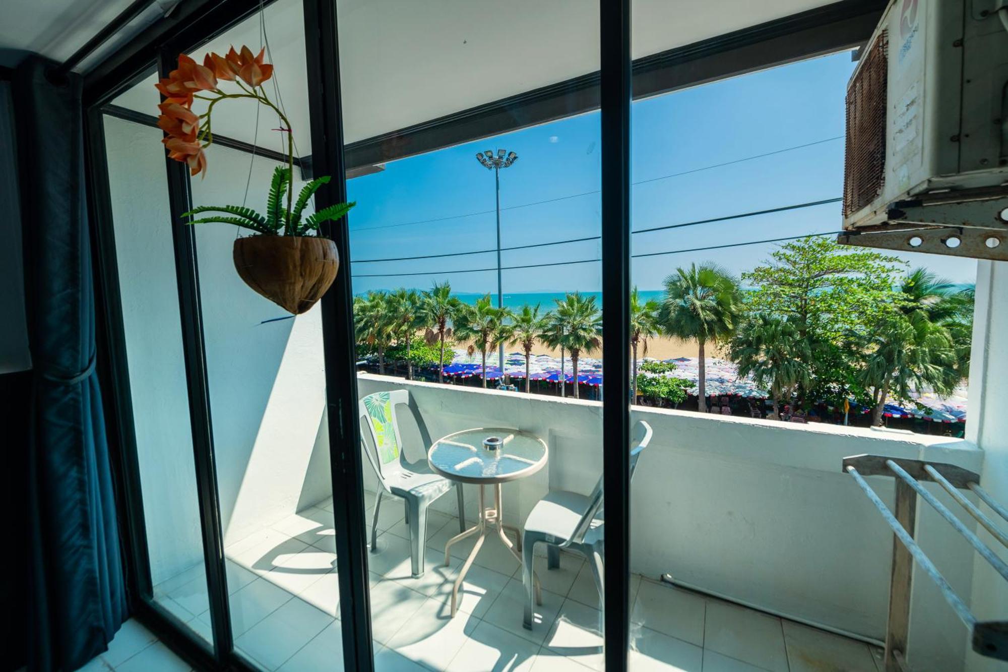 Hotel Happy - Beachfront