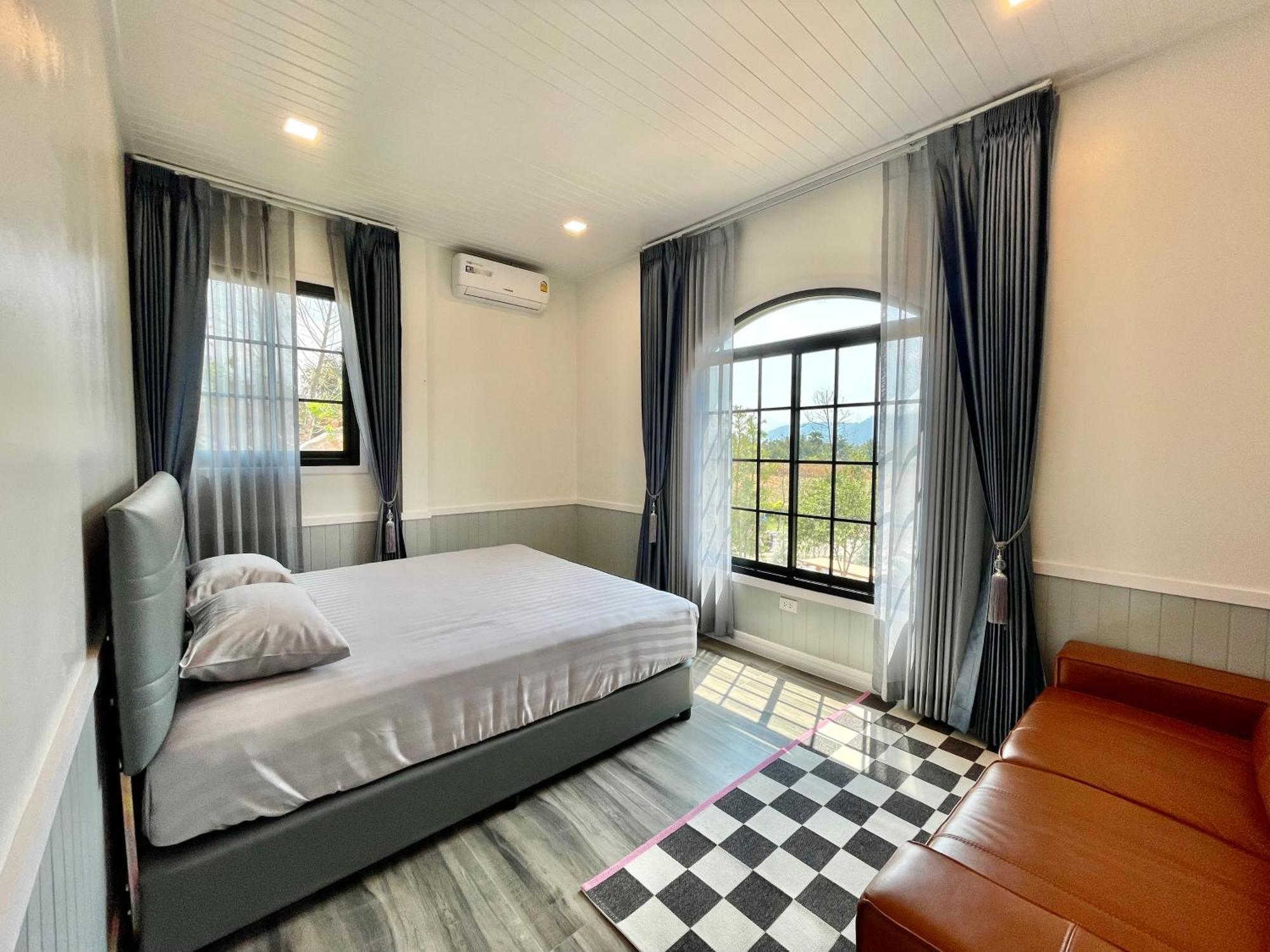 Khao Yai Art Tree Guest house Pong Talong