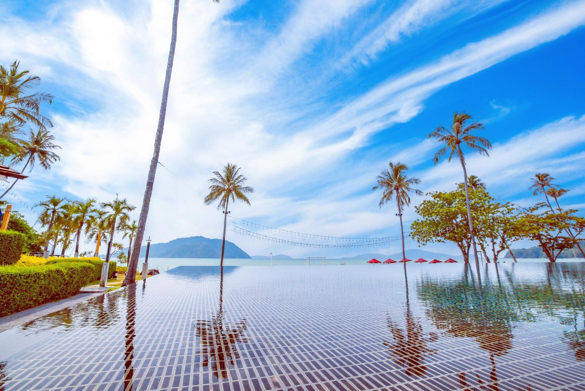 Phuket Vijitt Shore & Spa Hotel