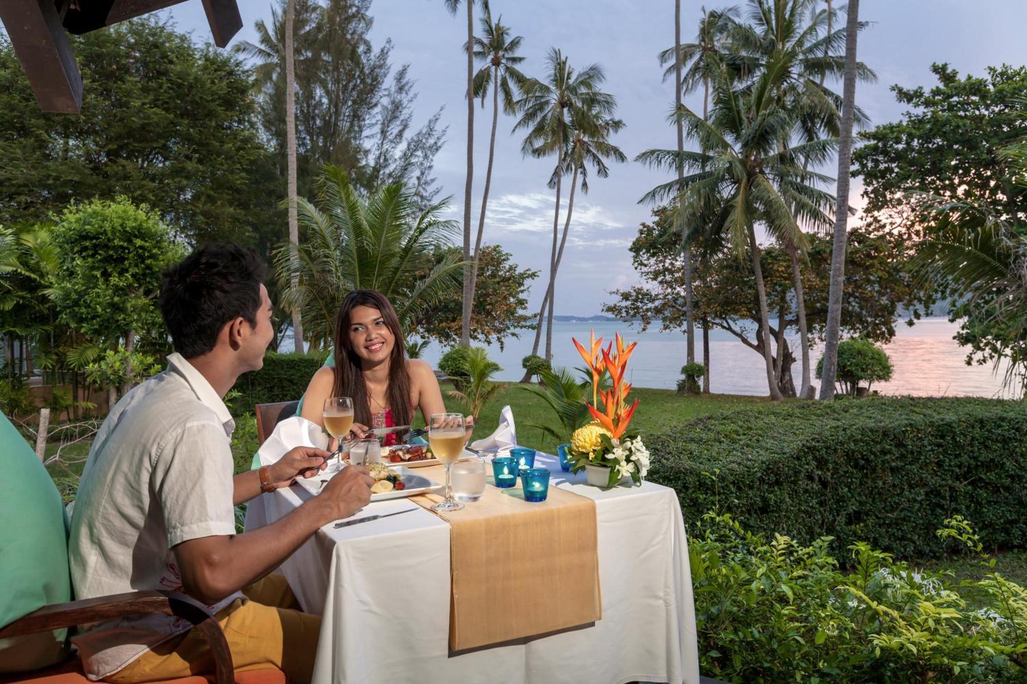 Phuket Vijitt Shore & Spa 5*