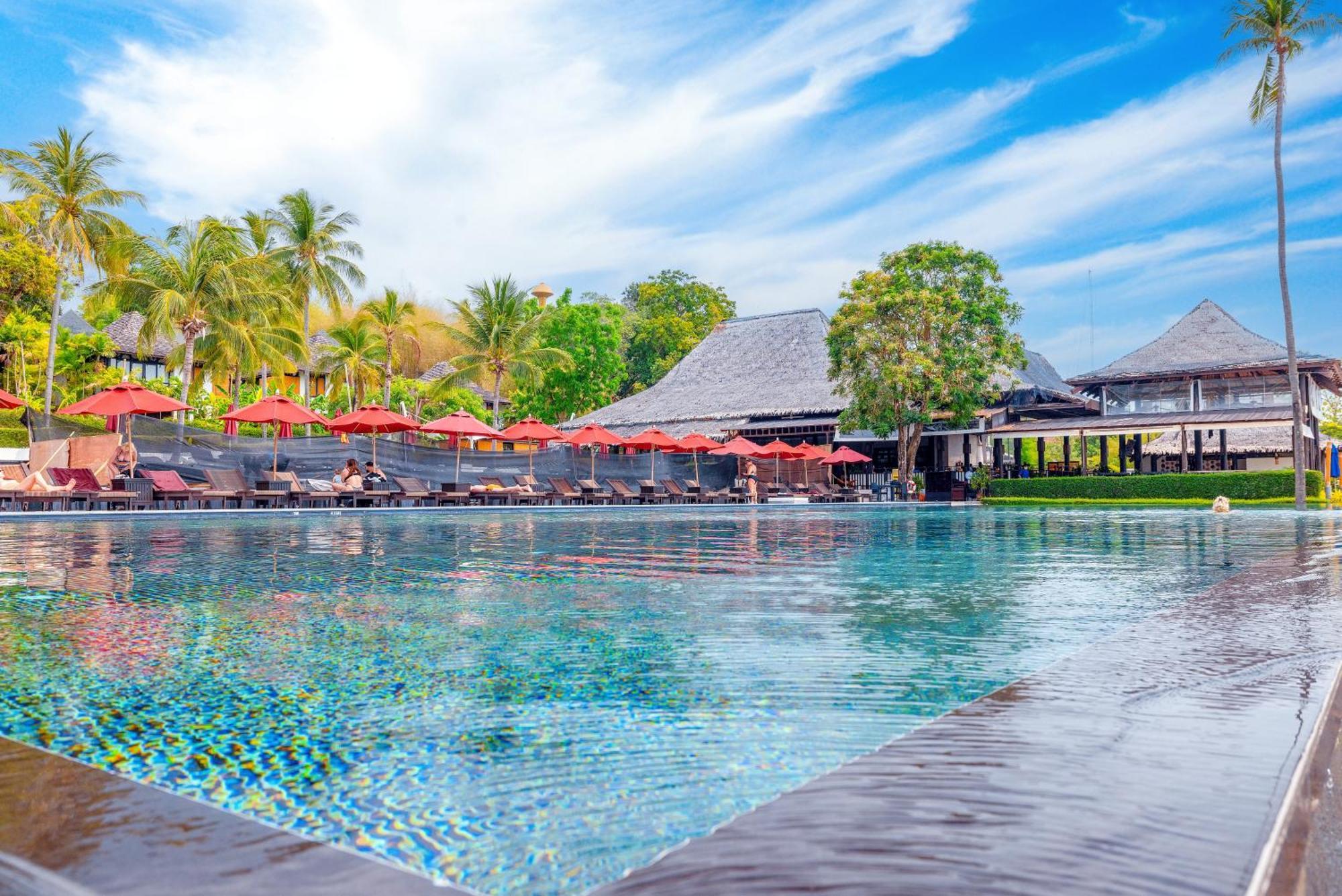 Phuket Vijitt Shore & Spa 5*