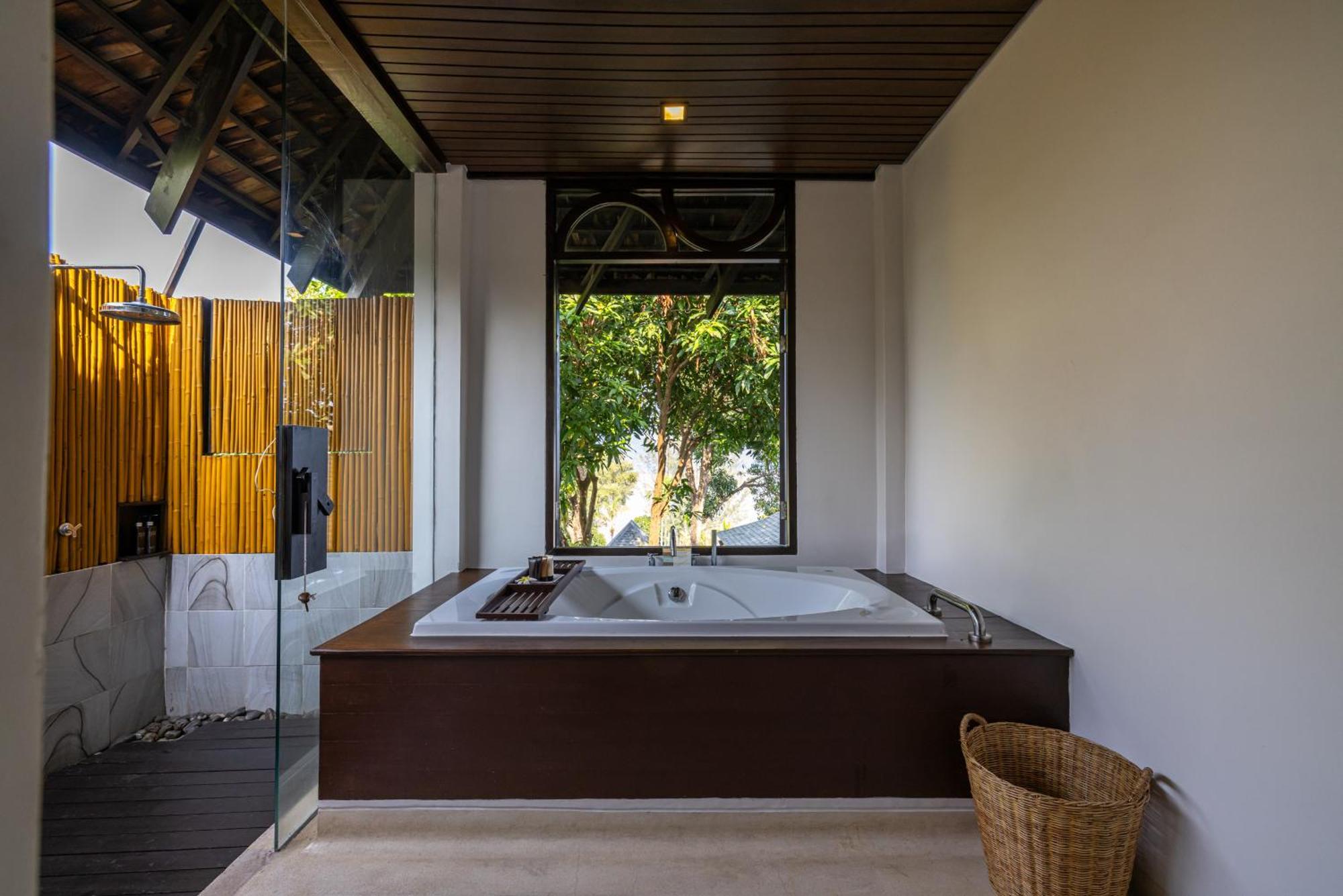 Hotel Phuket Vijitt Shore & Spa 5*