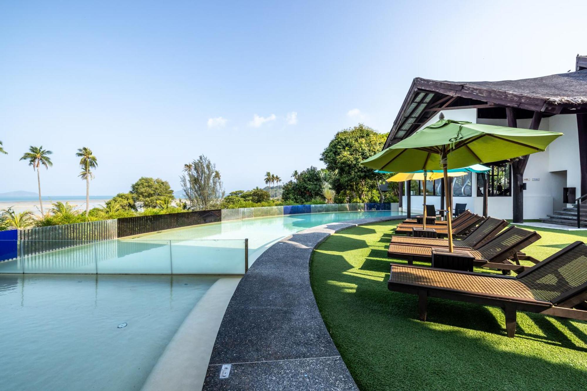 Hotel Phuket Vijitt Shore & Spa 5*