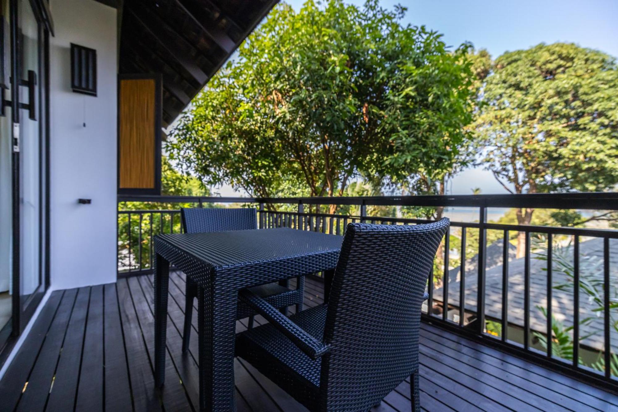 Hotel Phuket Vijitt Shore & Spa