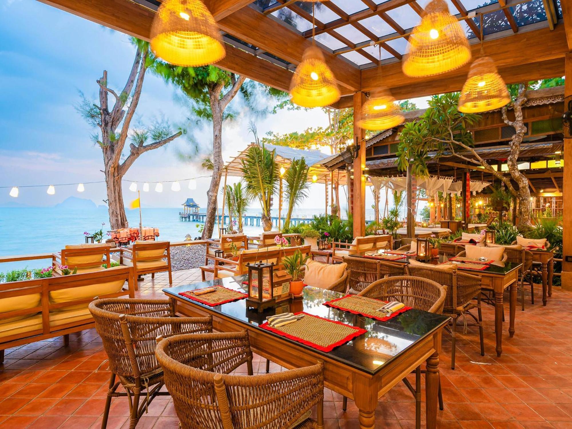 Santhiya Koh Yao Yai & 5*