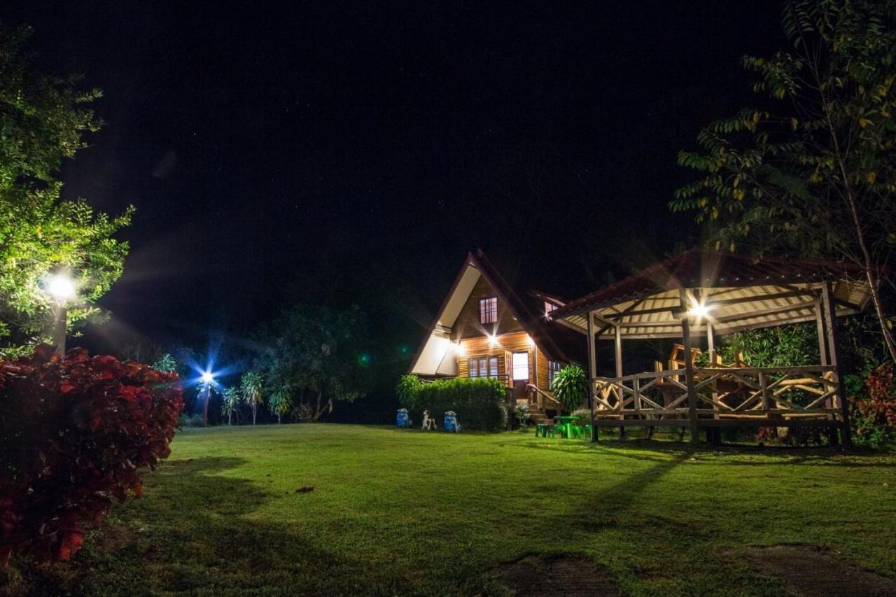 Guest house บ้านสวนศรเพชร