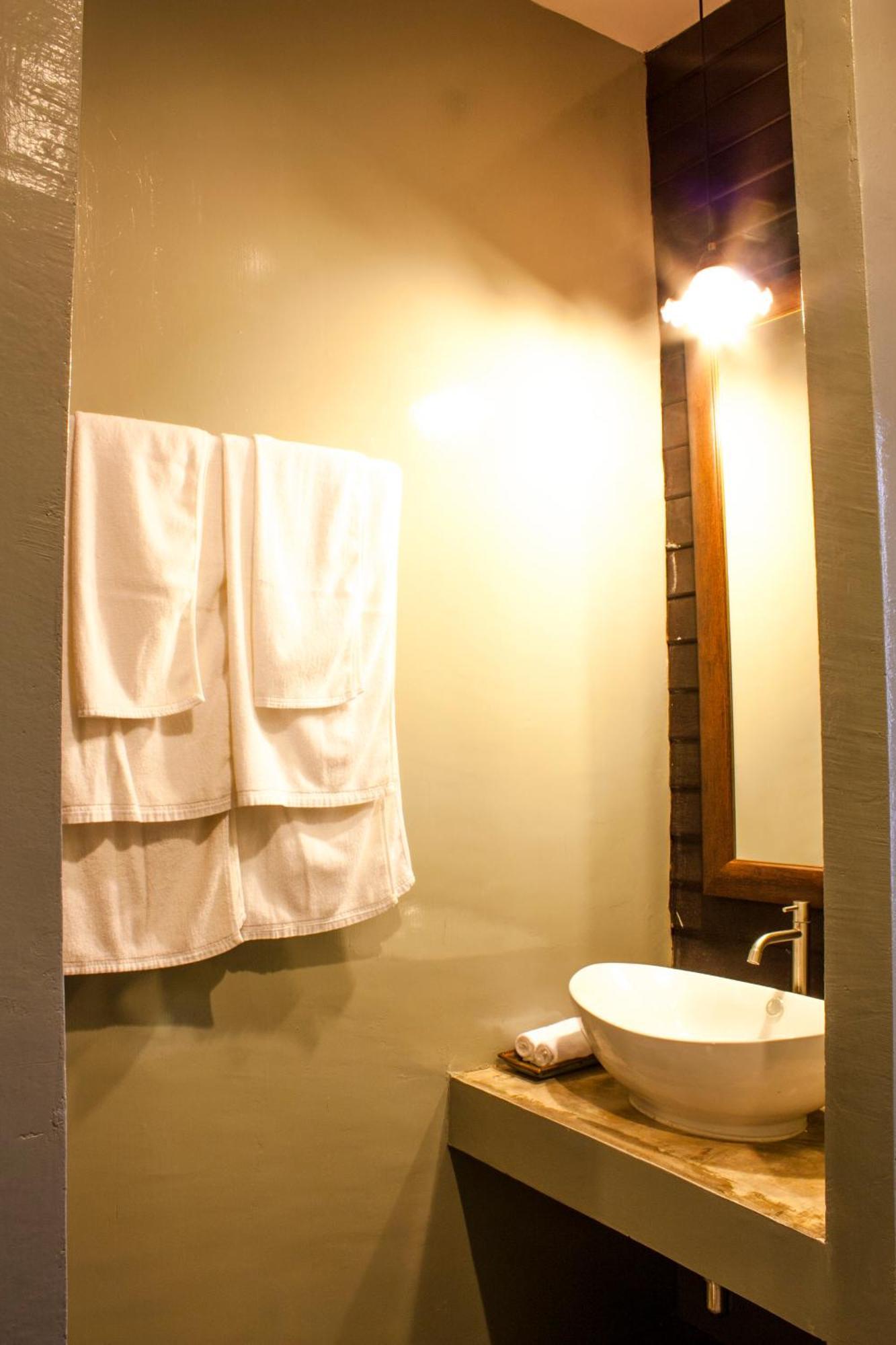 Resort The Bank River House Ayutthaya 3*