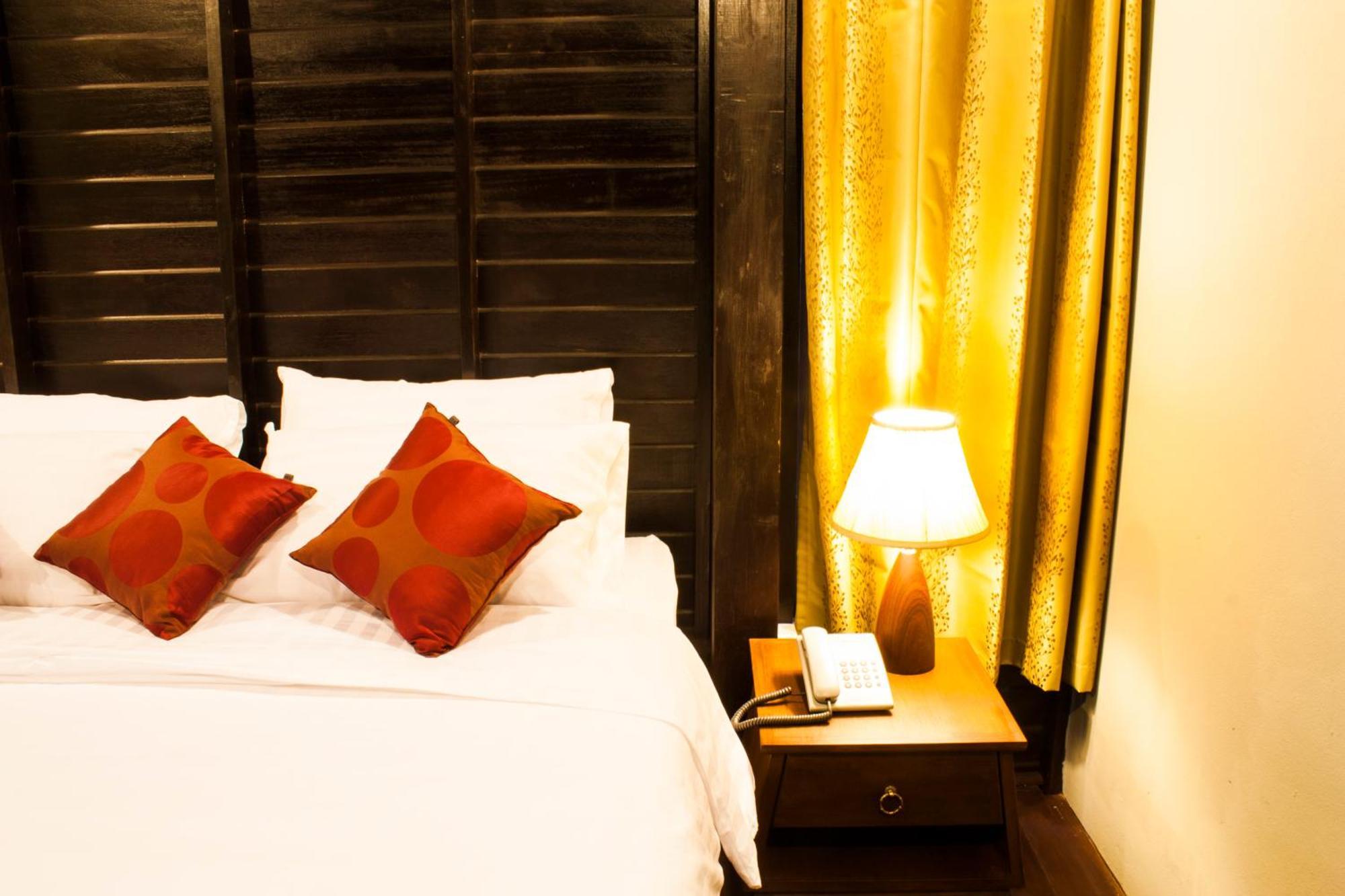 The Bank River House Ayutthaya Resort