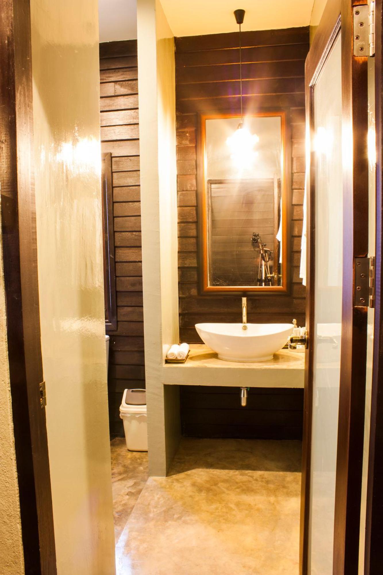 Resort The Bank River House Ayutthaya