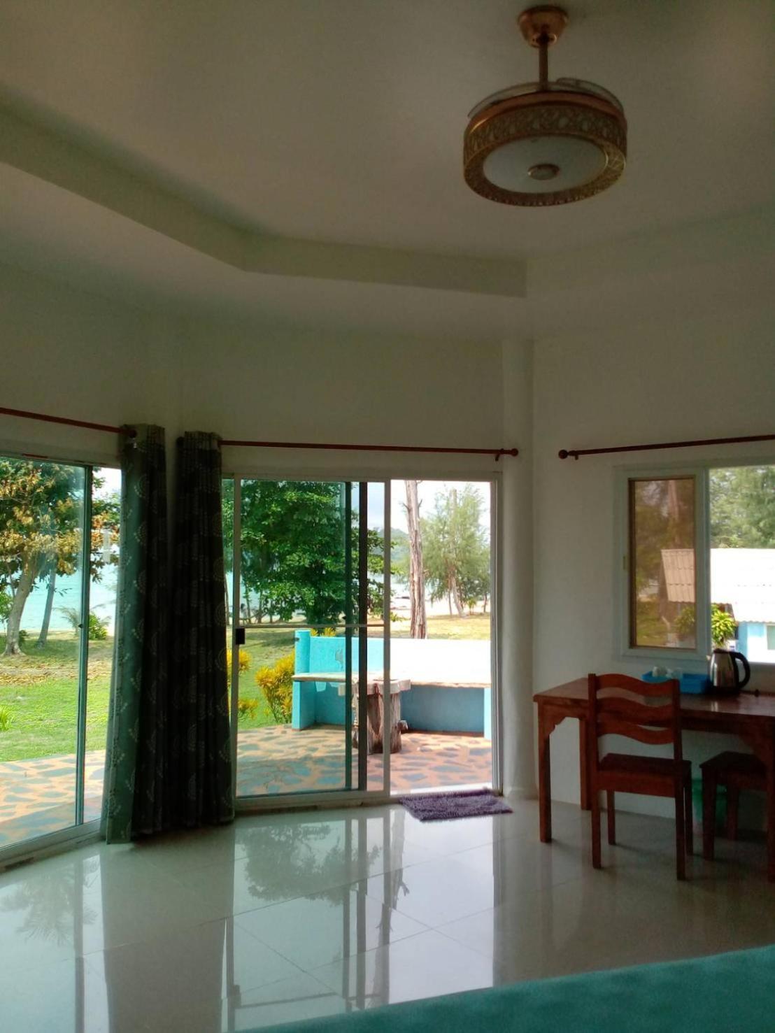 Resort Miss Koh Mak
