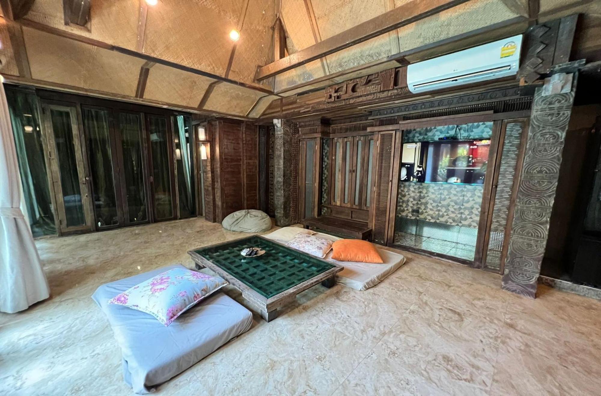 Khgema Nuanjun Pool Gallery *
