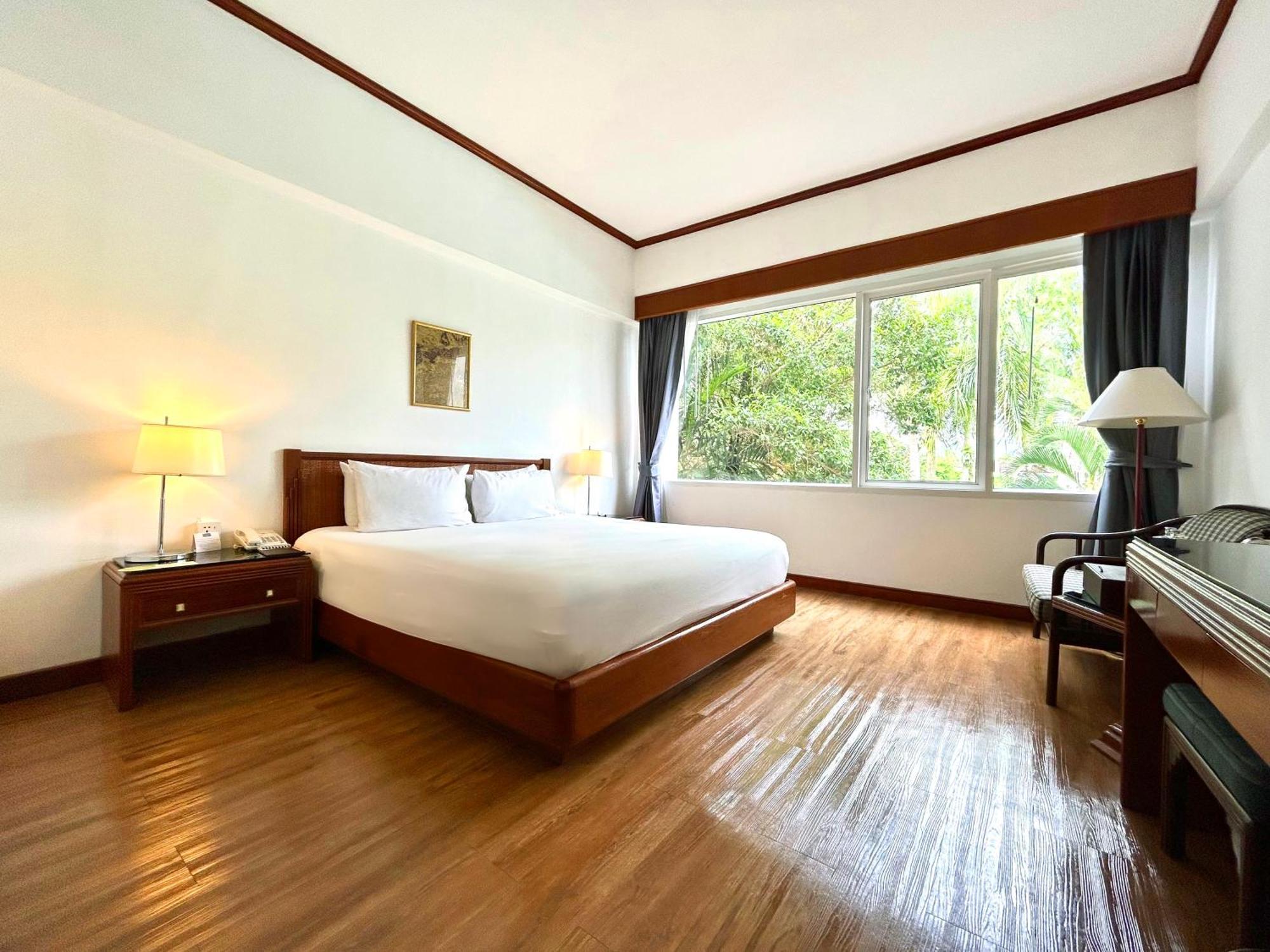 Centara Life Resort