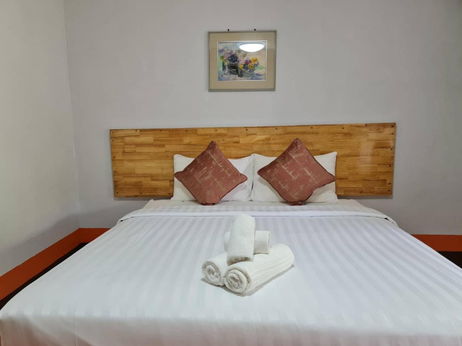 Hotel Mookboonchu ,kohmook Trang 2*