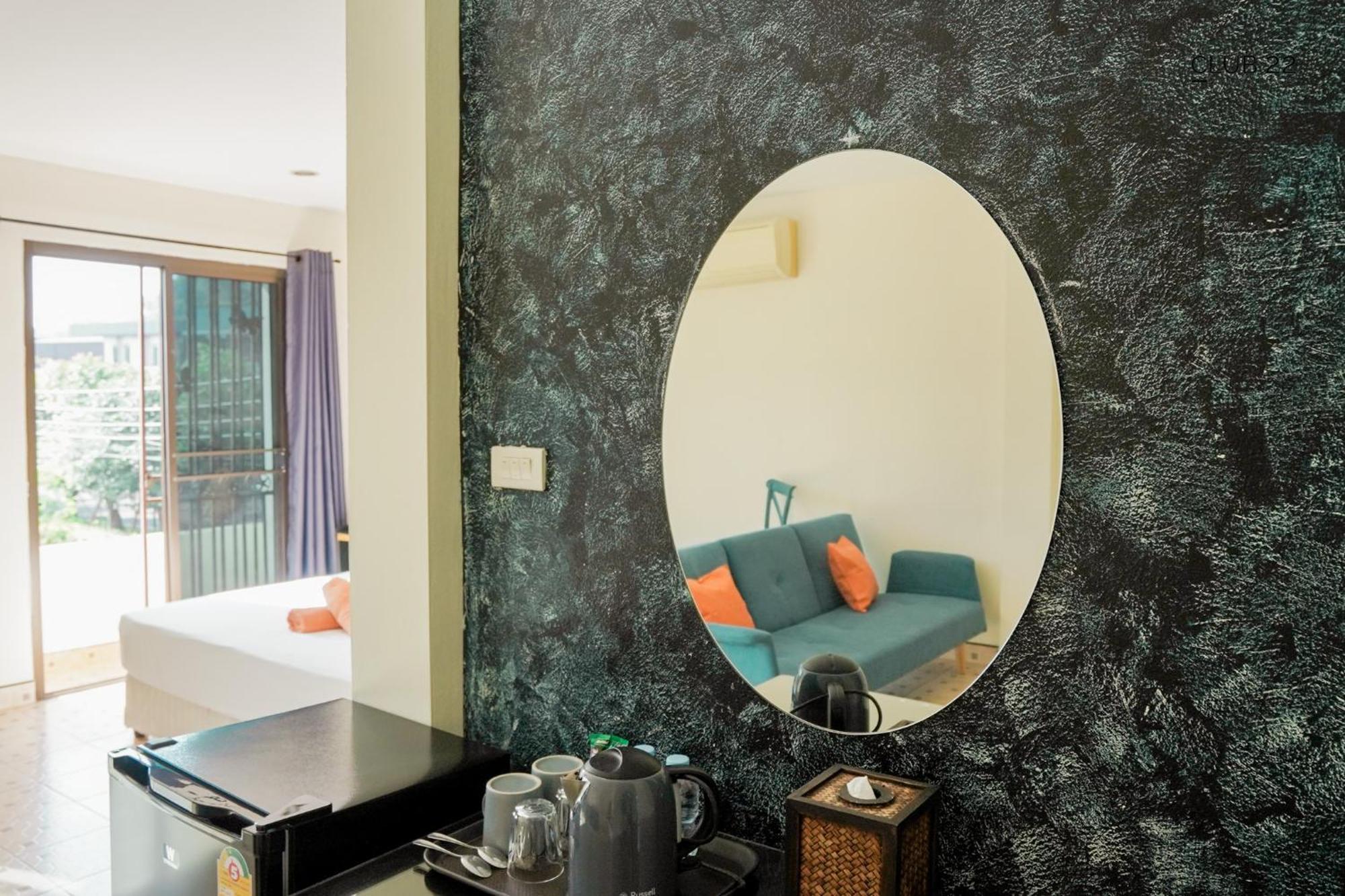 Club22 Suites, Kamala Beach