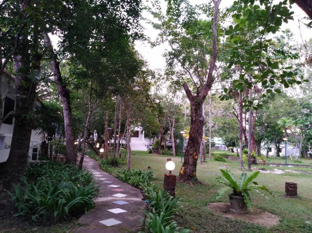 Hotel Laytrang Pakmeng Marina And